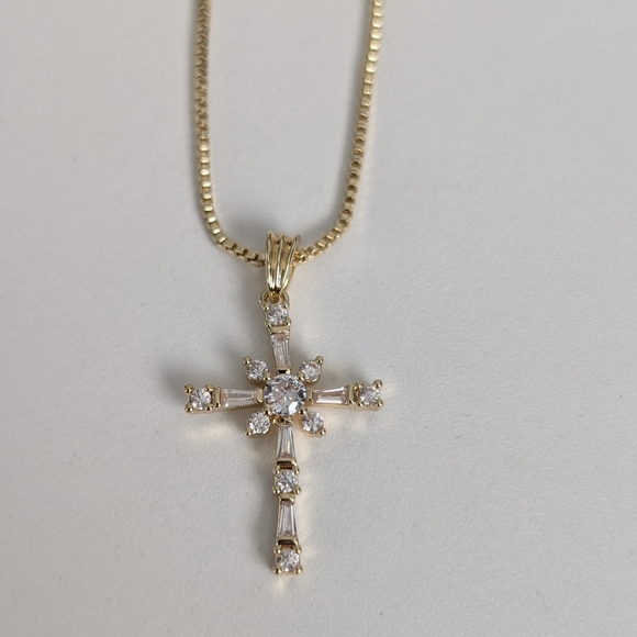Elegant Gold Plated Cross Pendant Necklace - Picture 2 of 3
